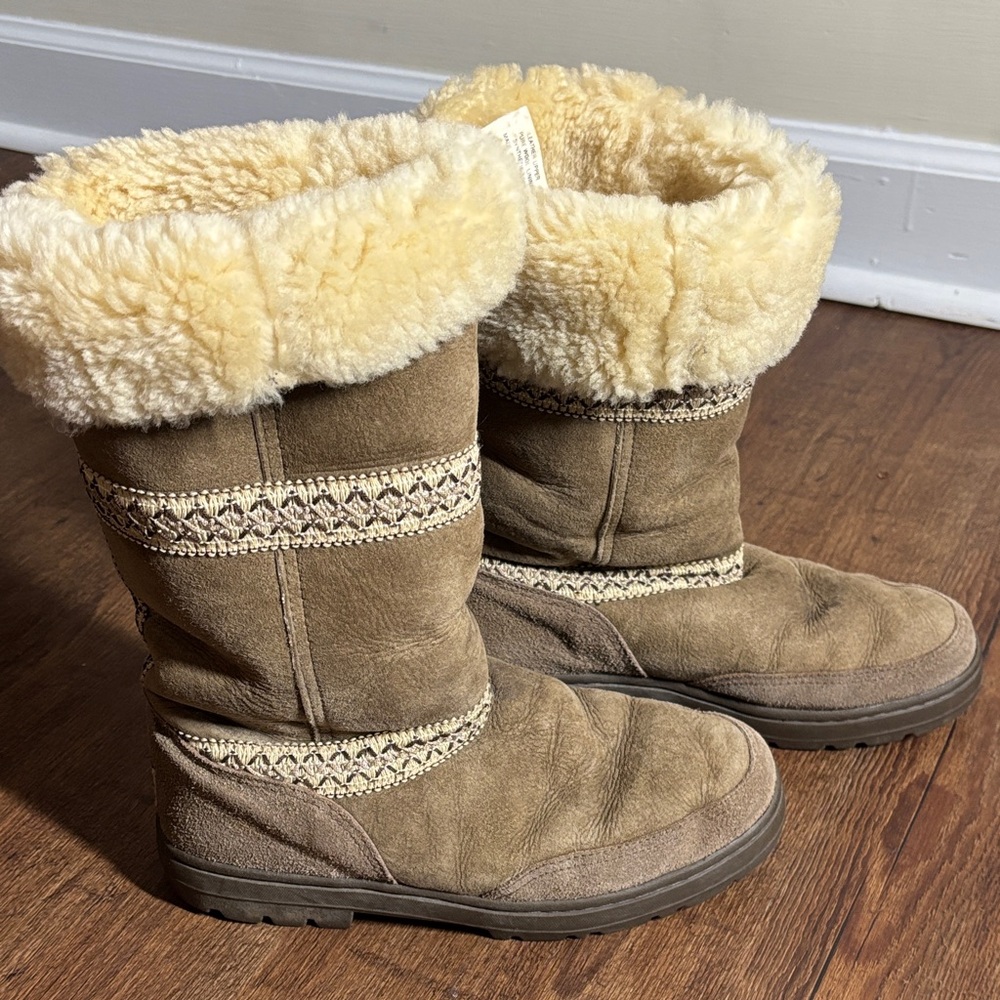 UGG Sundance Boots Brown Shearling Lined Suede Women’s Size 8 Winter Cozy